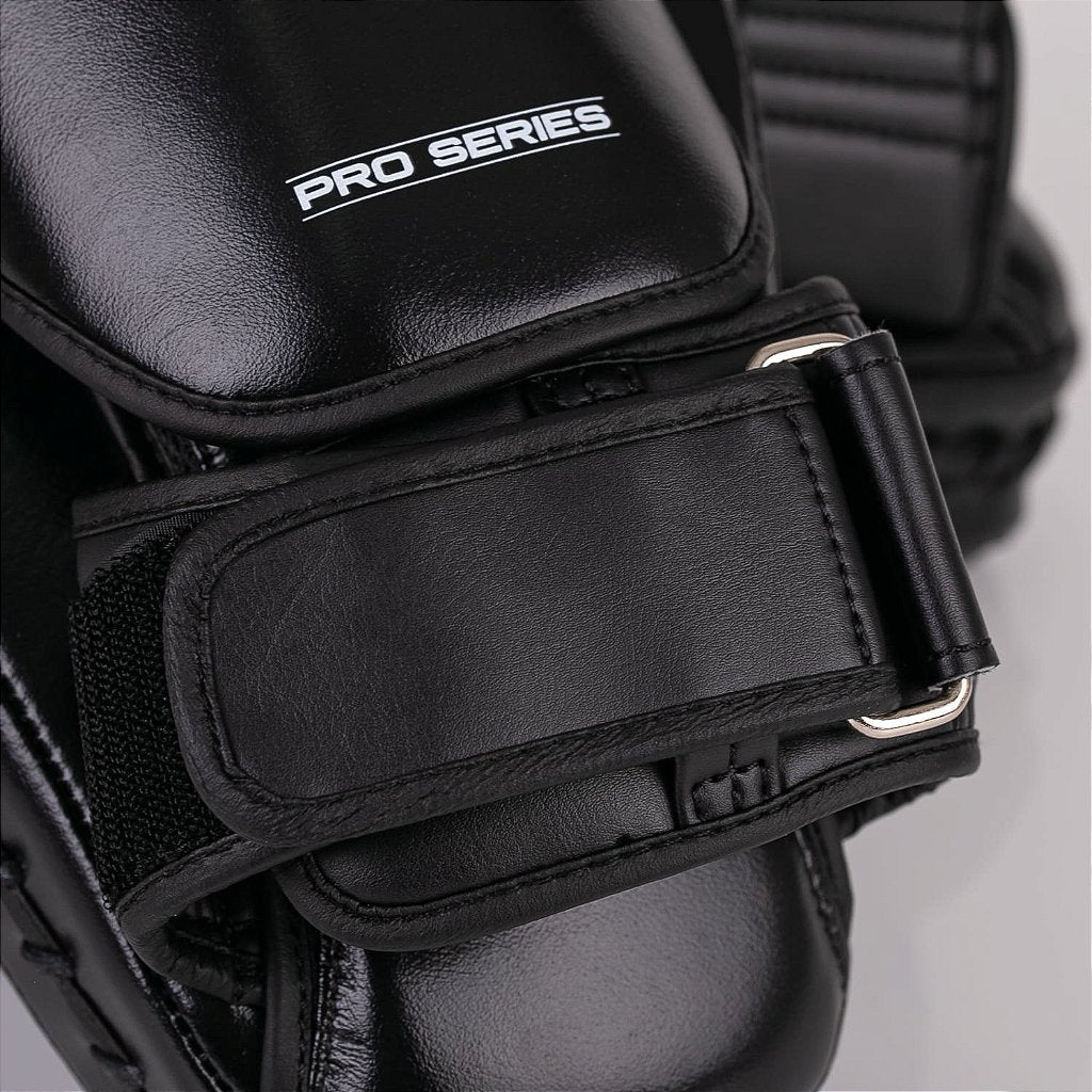 Manopla de Foco Longa Boxe e Muay Thai Maximum Profissional - Cor Preta