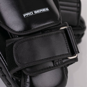 Manopla de Foco Longa Boxe e Muay Thai Maximum Profissional - Cor Preta